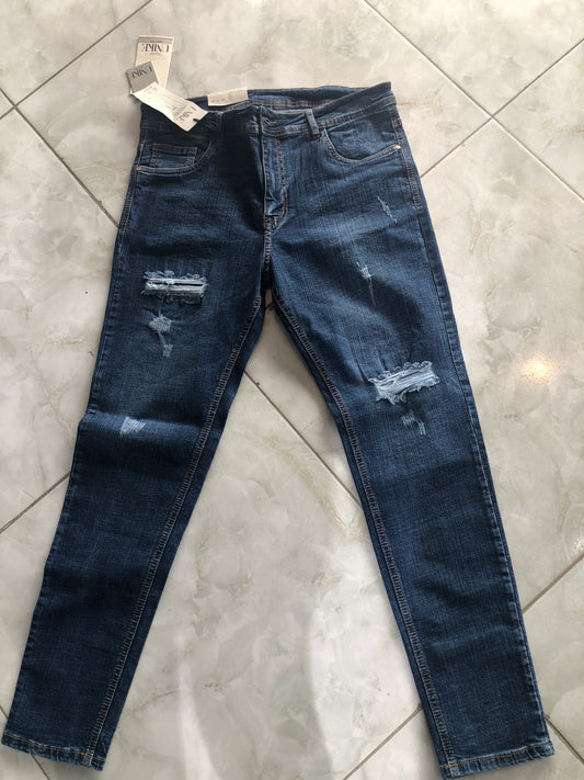 Jean caballero azul oscuro roto en rodillas bordado café