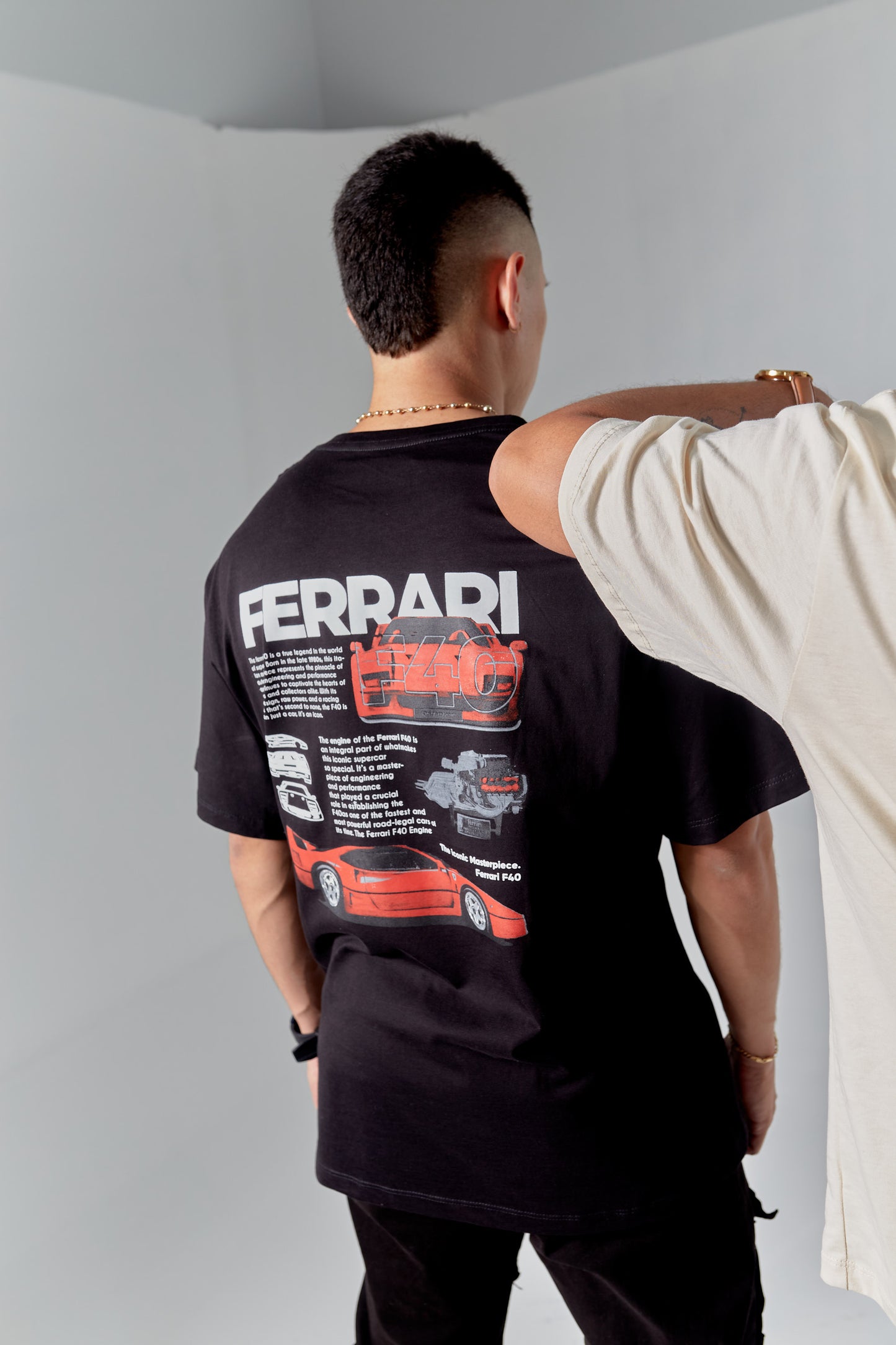 Camiseta oversized estampada ferrari gris cemento