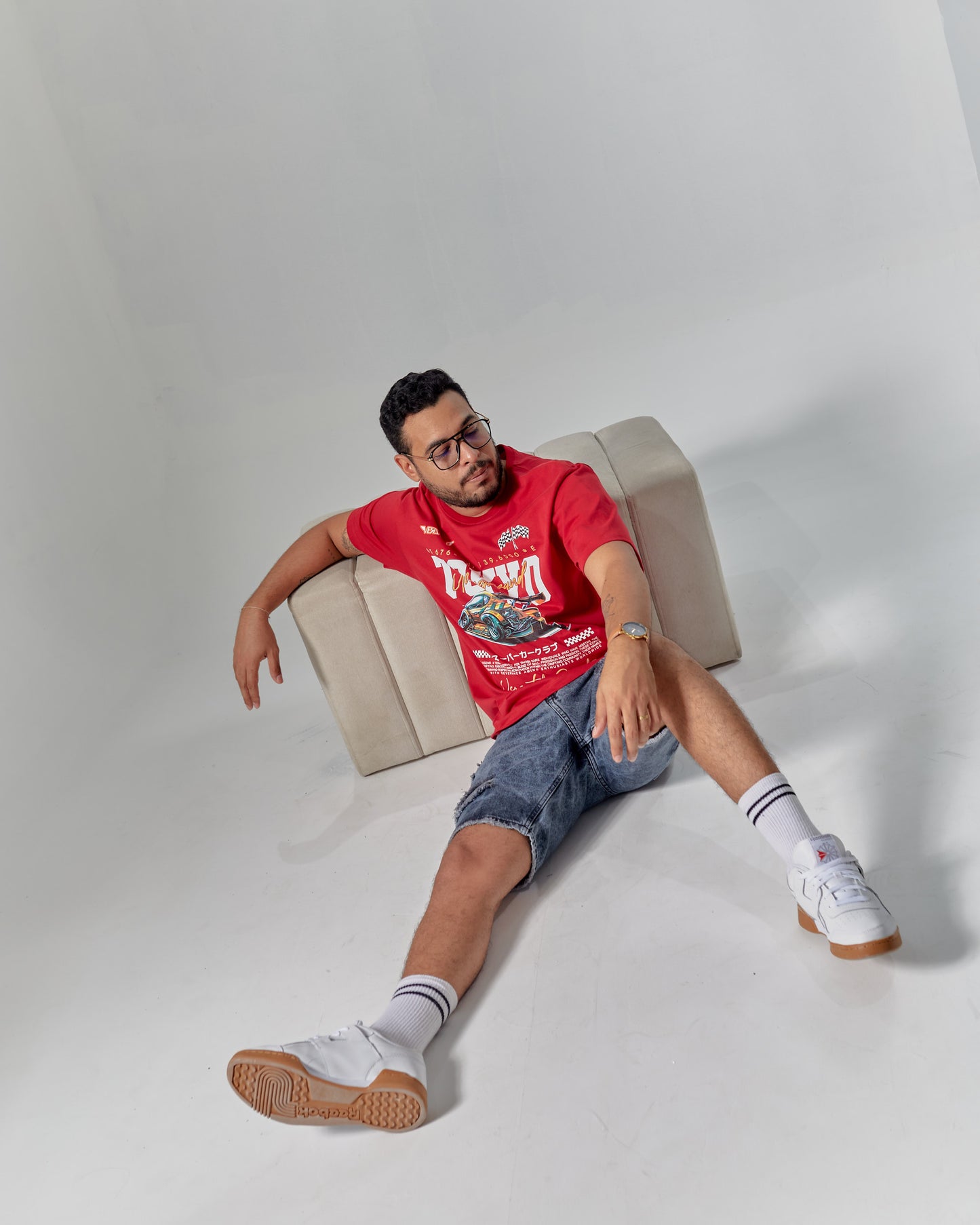 Camiseta oversized estampada tokio gris