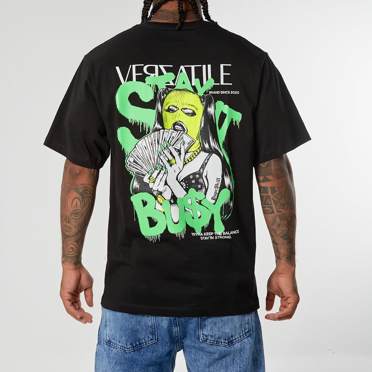 Camiseta Verzatile Estampada (Gráfico Doble) Stay Busy