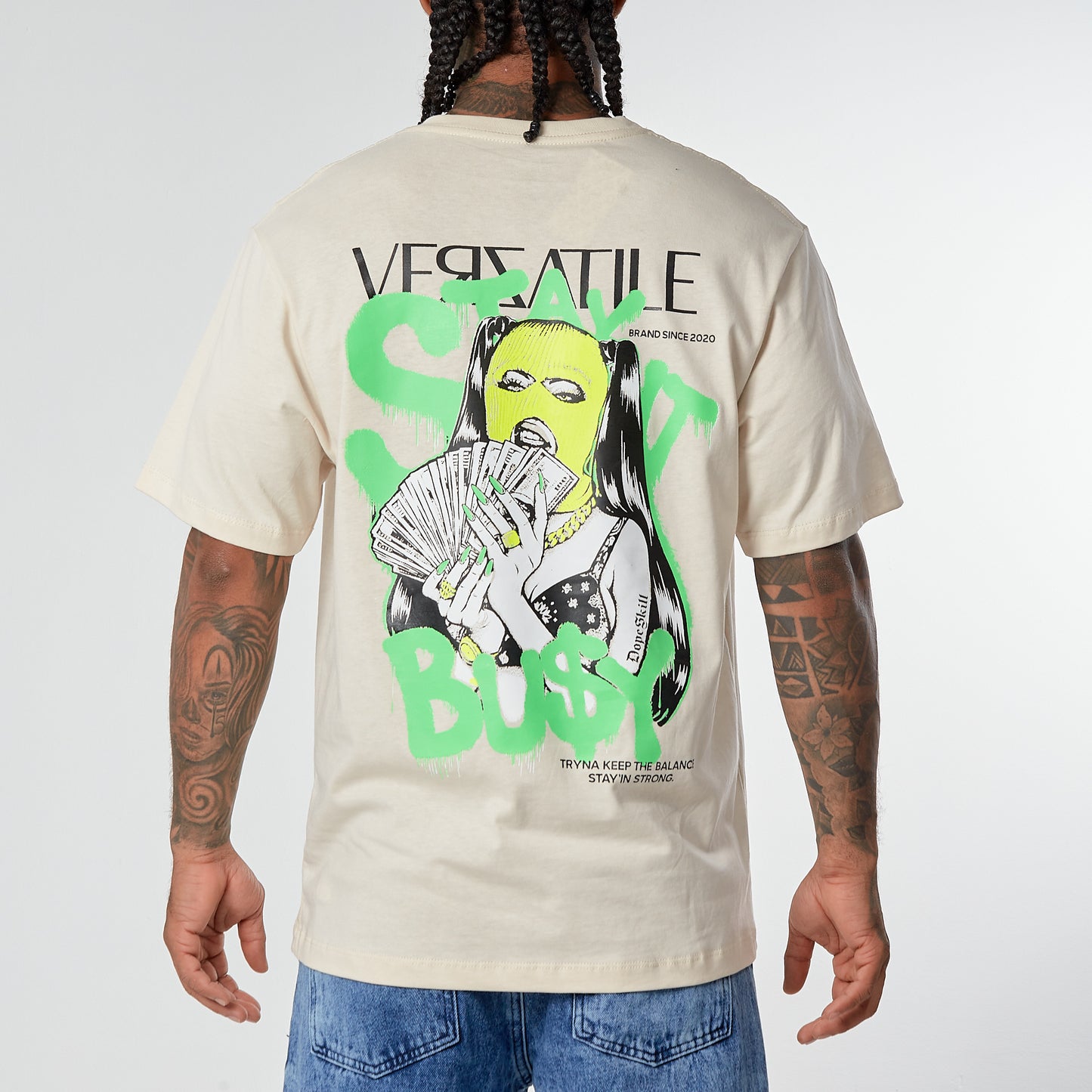 Camiseta Verzatile Estampada (Gráfico Doble) Stay Busy