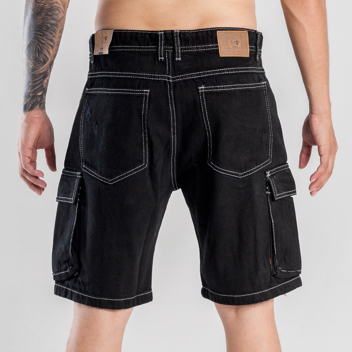 Bermuda Cargo Negra Hilo Blanco